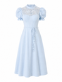 Vestido azul cielo con detalles de encaje y silueta estructurada