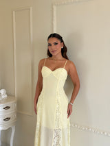 Vestido Largo con Copas de Encaje Floral y Corsé Entallado