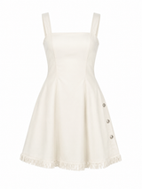 Vestido corto blanco con escote cuadrado y tirantes anchos