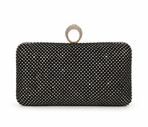 Clutch negro cubierto de cristales con cierre circular dorado tipo anillo