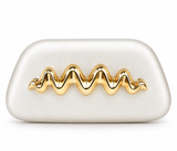 Clutch blanco con aplique central de ondas doradas