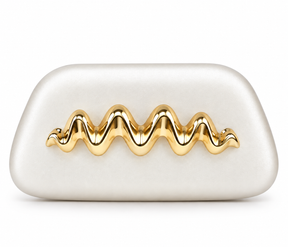 Clutch blanco con aplique central de ondas doradas
