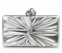 Clutch metalizado plisado, vista de detalle