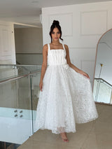 Vestido Celestia – Largo en Encaje con Detalle Floral