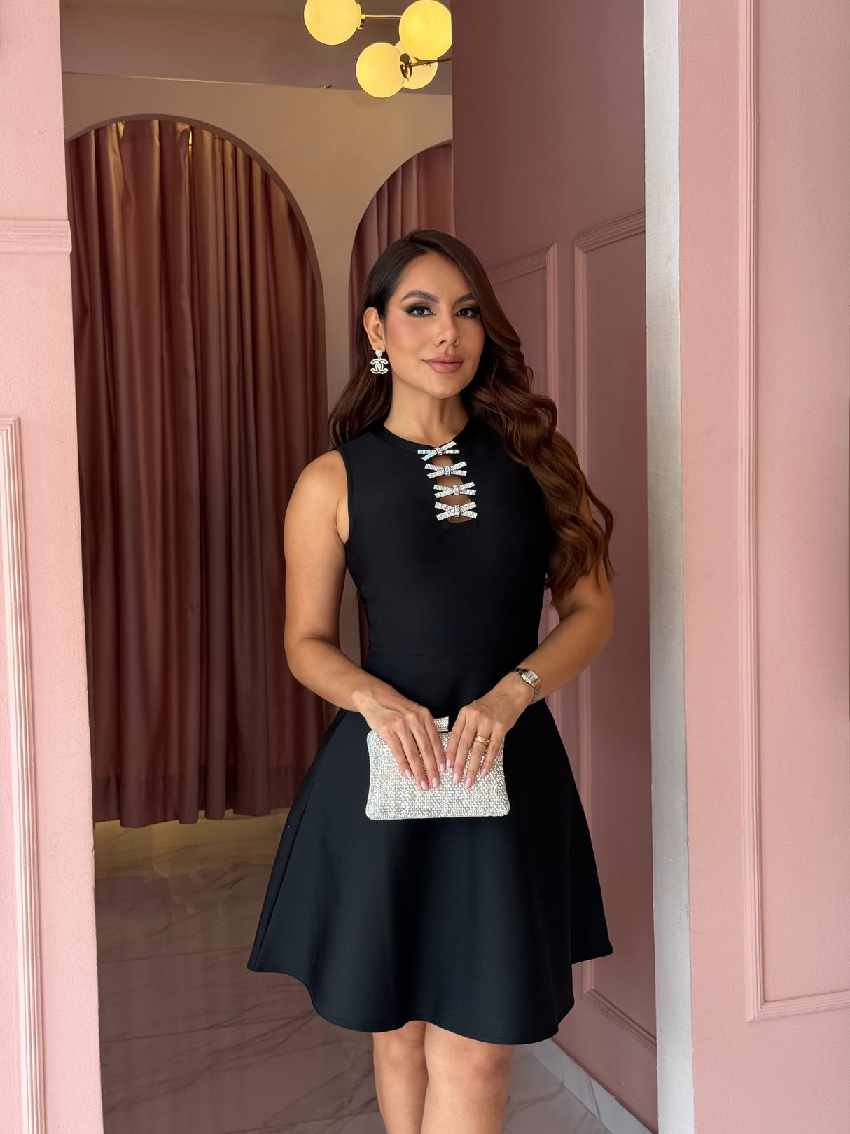 Vestido Noir Elegance Lace-Up