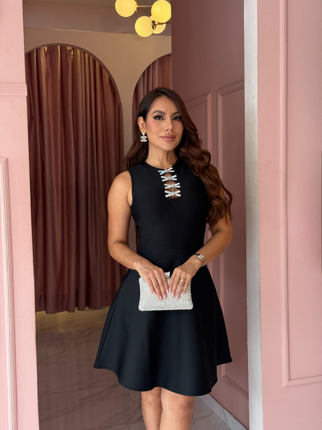 Vestido Noir Elegance Lace-Up